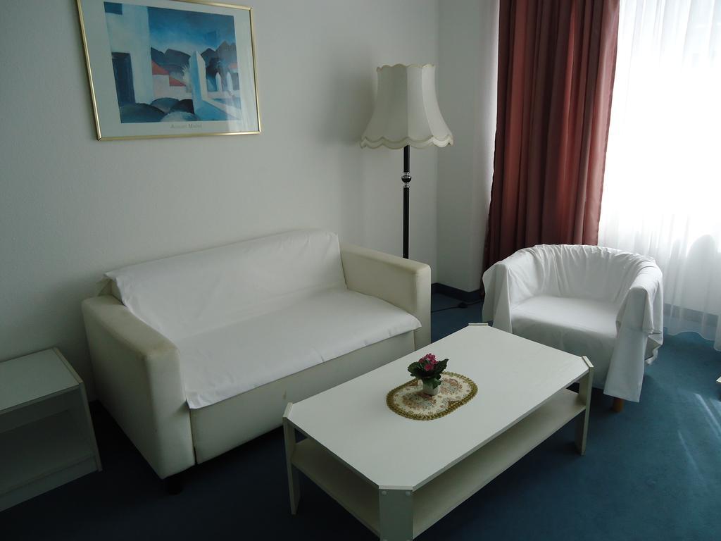 Hotel Kubrat Am Checkpoint Charlie Берлин Номер фото