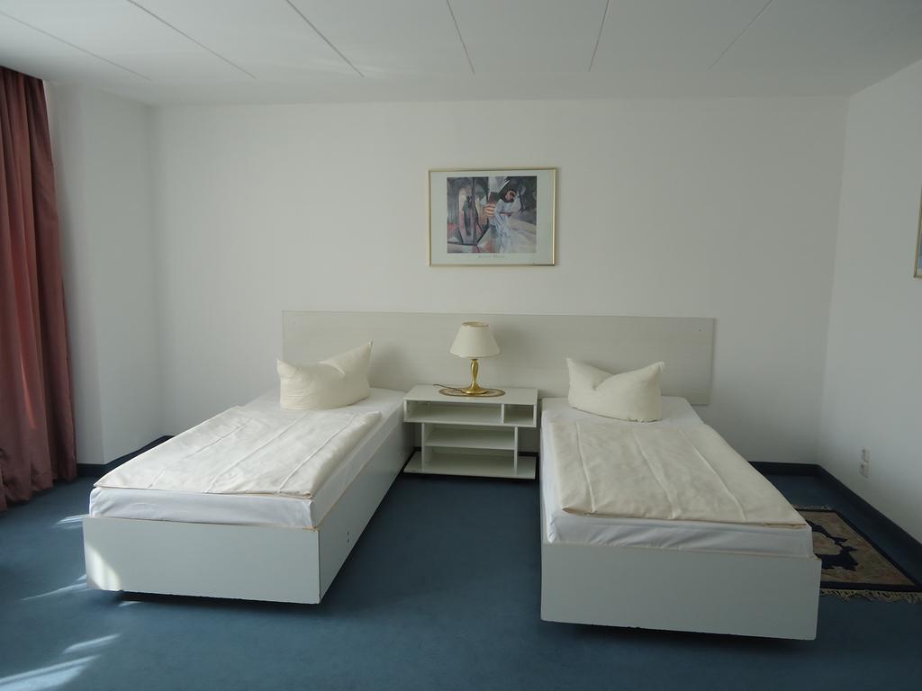 Hotel Kubrat Am Checkpoint Charlie Берлин Номер фото