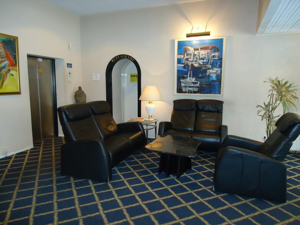 Hotel Kubrat Am Checkpoint Charlie Берлин Экстерьер фото