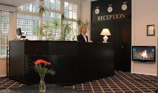 Hotel Kubrat Am Checkpoint Charlie Берлин Интерьер фото
